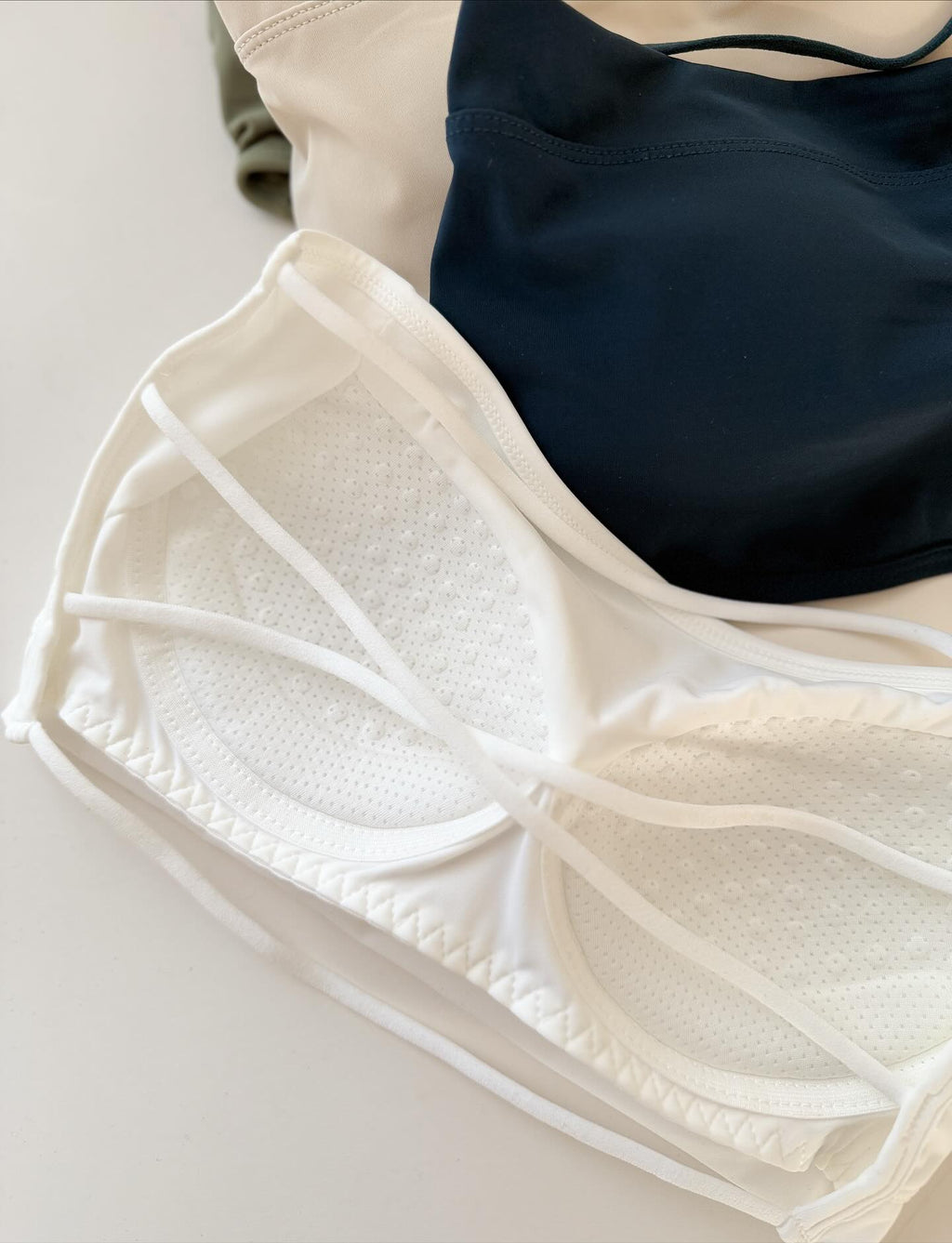 Seamless CrissCross(T) Strapless BraWithout Hooks Free Size(57/65)*