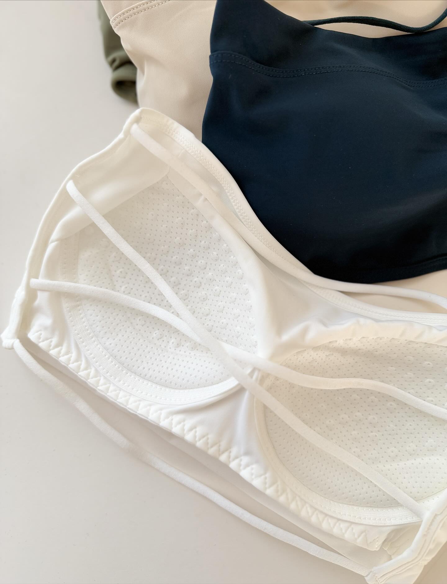 Seamless CrissCross(T) Strapless BraWithout Hooks Free Size(57/65)*