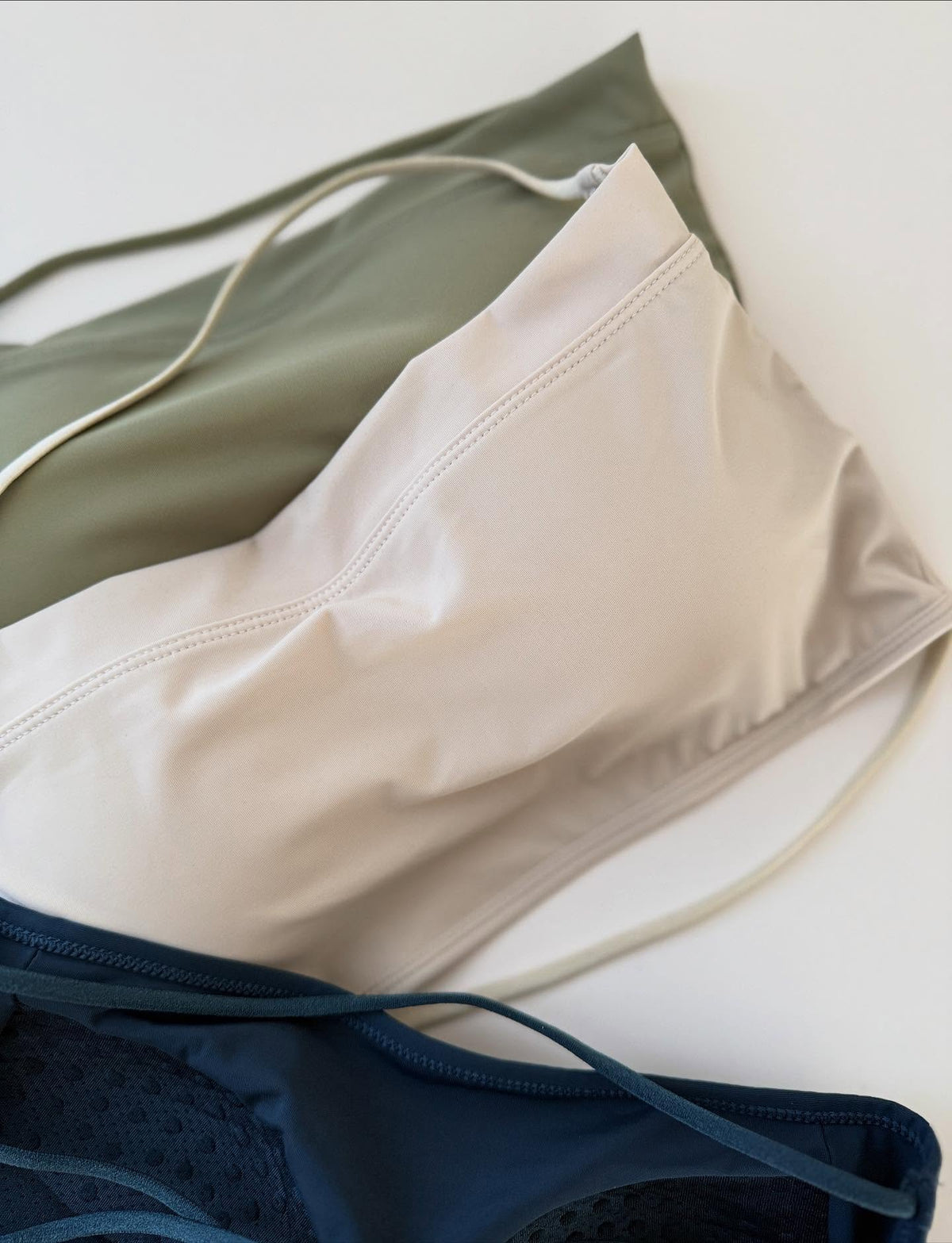 Seamless CrissCross(T) Strapless BraWithout Hooks Free Size(57/65)*